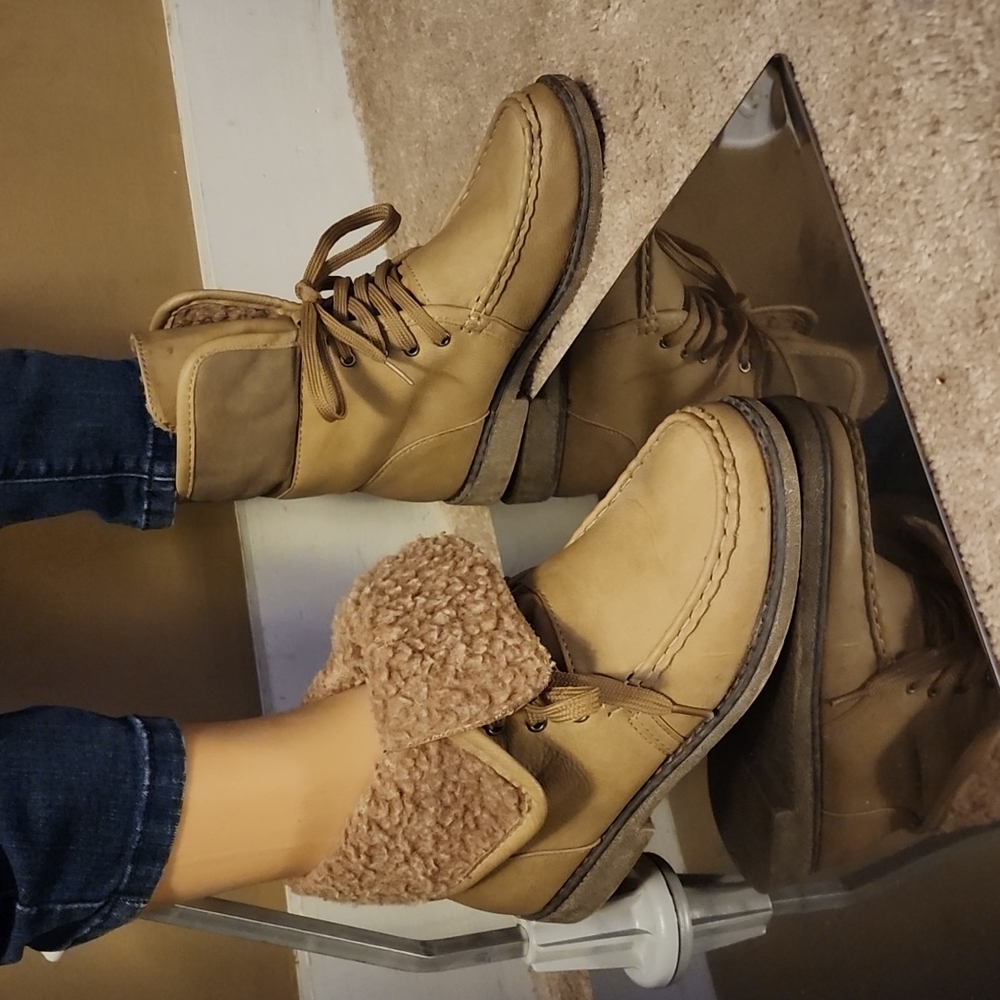 Boots, size 6, tan, faux fur - Picture 4 of 11